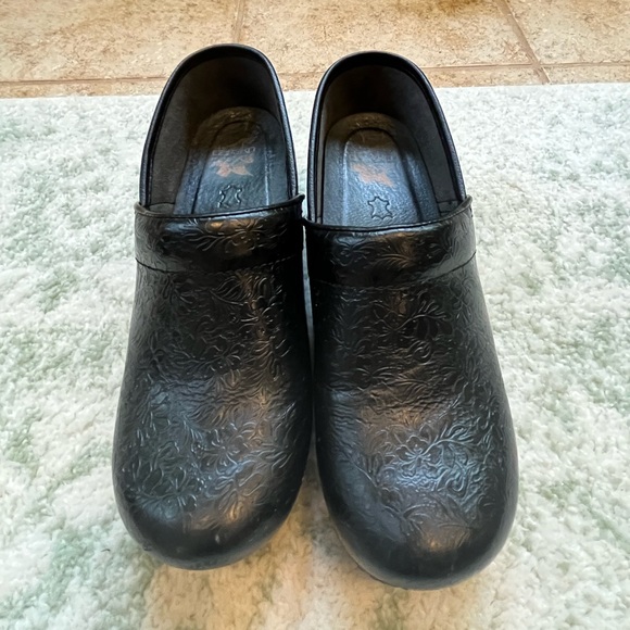 Etched Pattern Dansko Clogs Size 8 - Picture 3 of 6